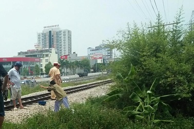 Tàu hỏa tông xe máy, 2 người tử vong