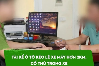 Tài xế ô tô kéo lê xe máy hơn 2km, cố thủ trong xe thách thức công an
