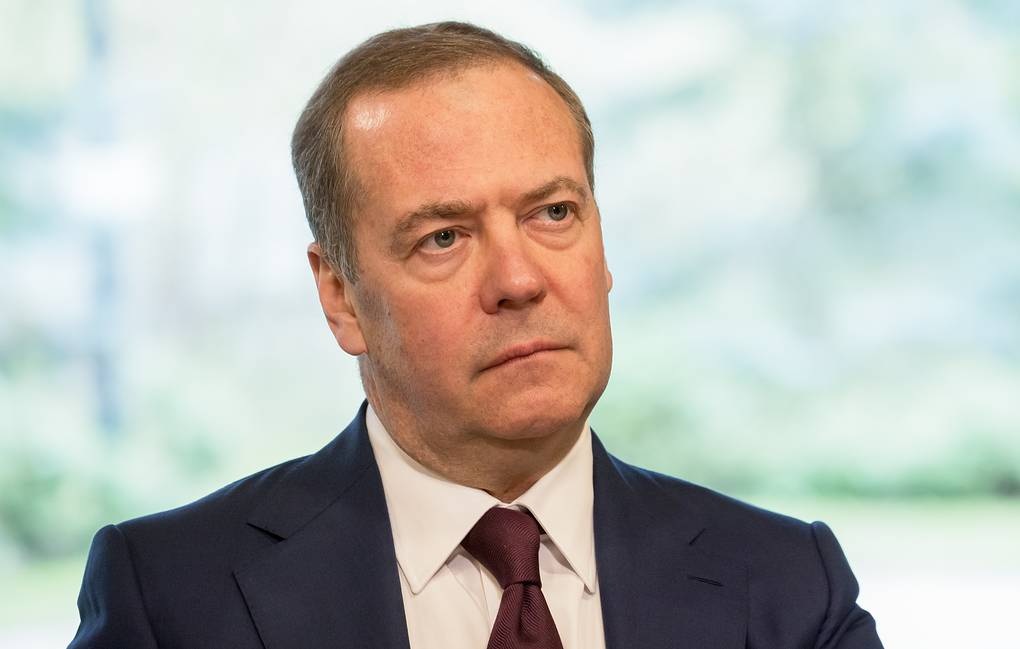 Ông Medvedev nêu lý do Ukraine muốn cuộc gặp 3 bên Trump-Putin-Zelensky - 1 Ông Medvedev nêu lý do Ukraine muốn cuộc gặp 3 bên Trump-Putin-Zelensky - 1