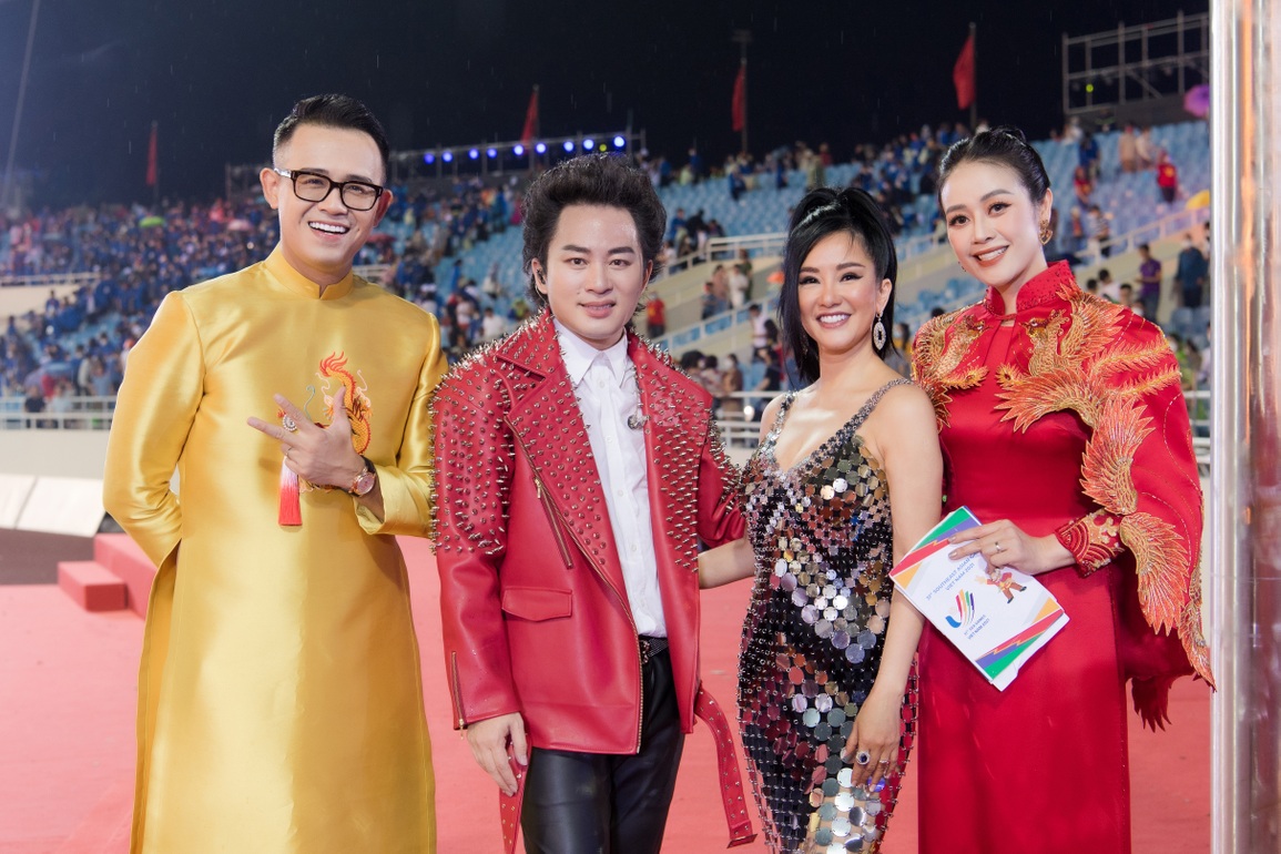 SEA Games 31: MC Đức Bảo kể bí mật sau màn chào bằng 11 thứ tiếng gây sốt - 6 SEA Games 31: MC Đức Bảo kể bí mật sau màn chào bằng 11 thứ tiếng gây sốt - 6