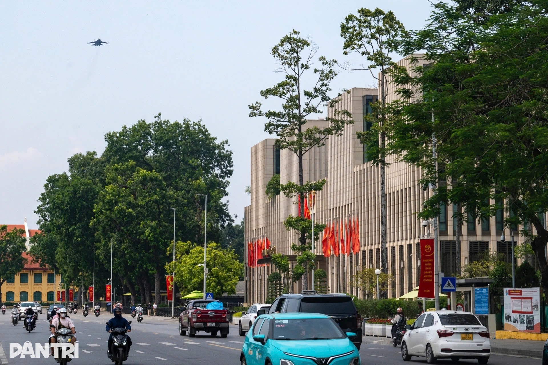 Tour Hà Nội cháy vé, phố cổ kín phòng vì khách săn chỗ xem diễu binh 2/9 - 2