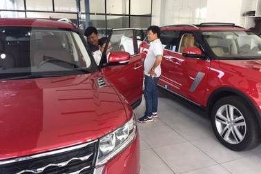 Ô tô Trung Quốc cố lấy lòng khách Việt