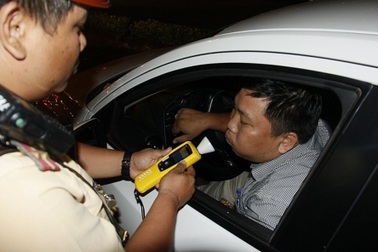 Uống "bia chay" rồi lái xe có bị xử phạt hay không?