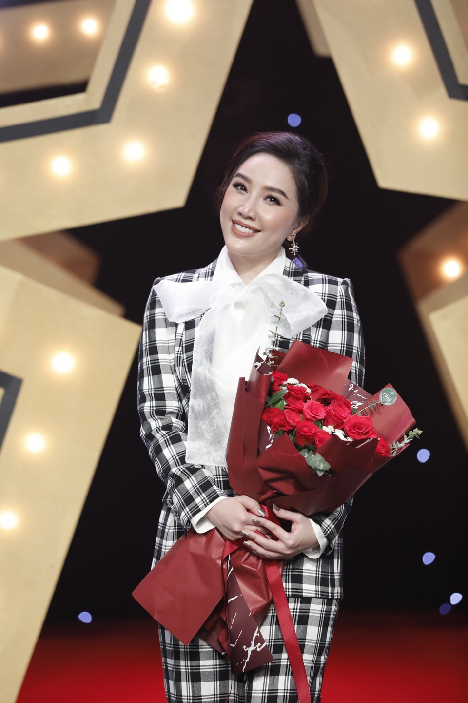 Được chồng đại gia cưng như trứng, Bảo Thy vẫn khóc khi nhắc về thanh xuân - 1