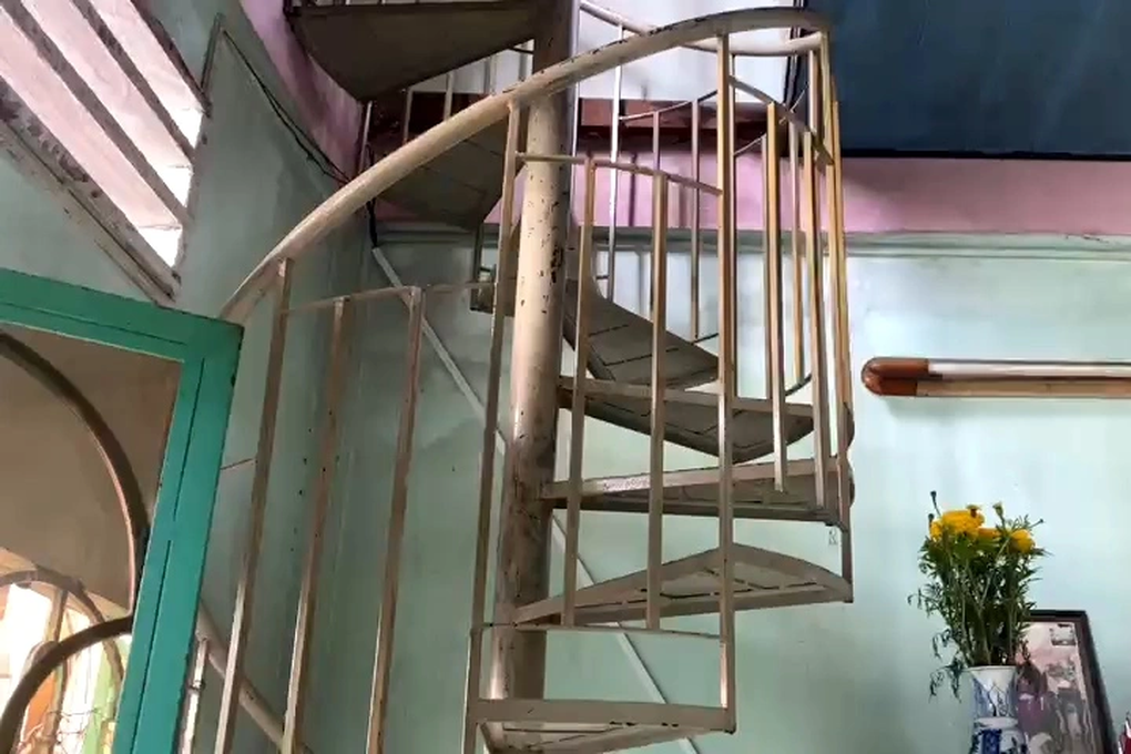 Người đàn ông tử vong trong tư thế treo cổ - 1 Người đàn ông tử vong trong tư thế treo cổ - 1