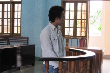 Nhận án tù vì "quan hệ" với người yêu dưới 13 tuổi