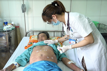 Căn bệnh khiến người đàn ông tự chích tay, chân vì ngứa "muốn phát điên"