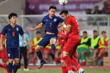 Giới bóng đá Thái Lan: "Thật tốt khi không chung bảng với tuyển Việt Nam"