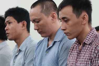 Giả xe khách, lừa khách lên xe rồi cướp tài sản