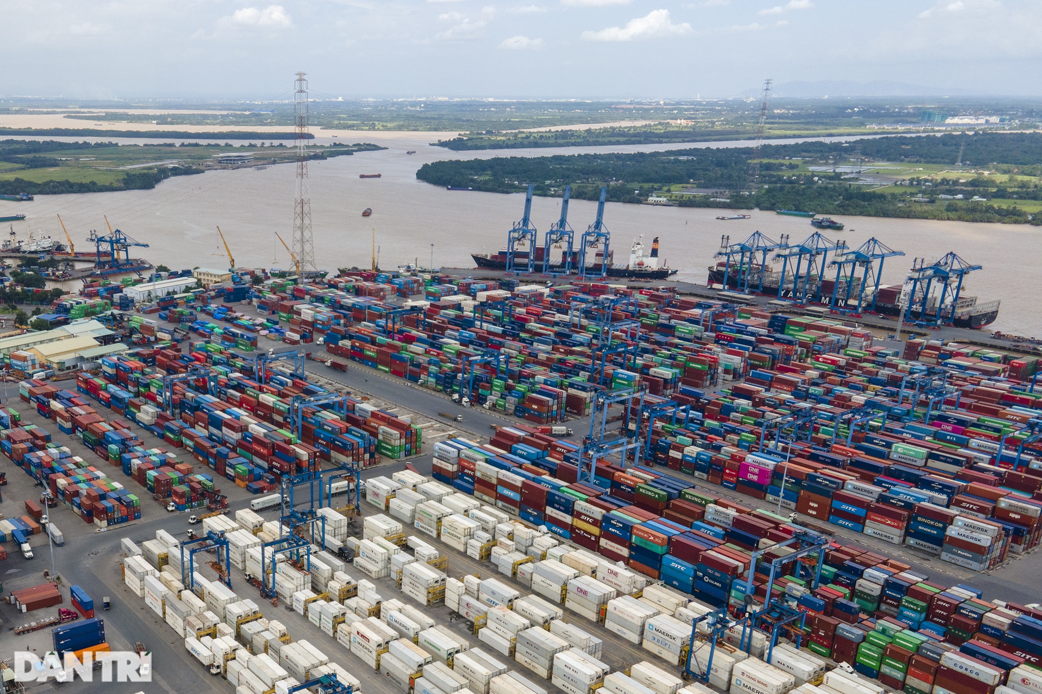 Cảng Cát Lái ở TPHCM gỡ nút thắt quá tải bãi container - 7 Cảng Cát Lái ở TPHCM gỡ nút thắt quá tải bãi container - 7