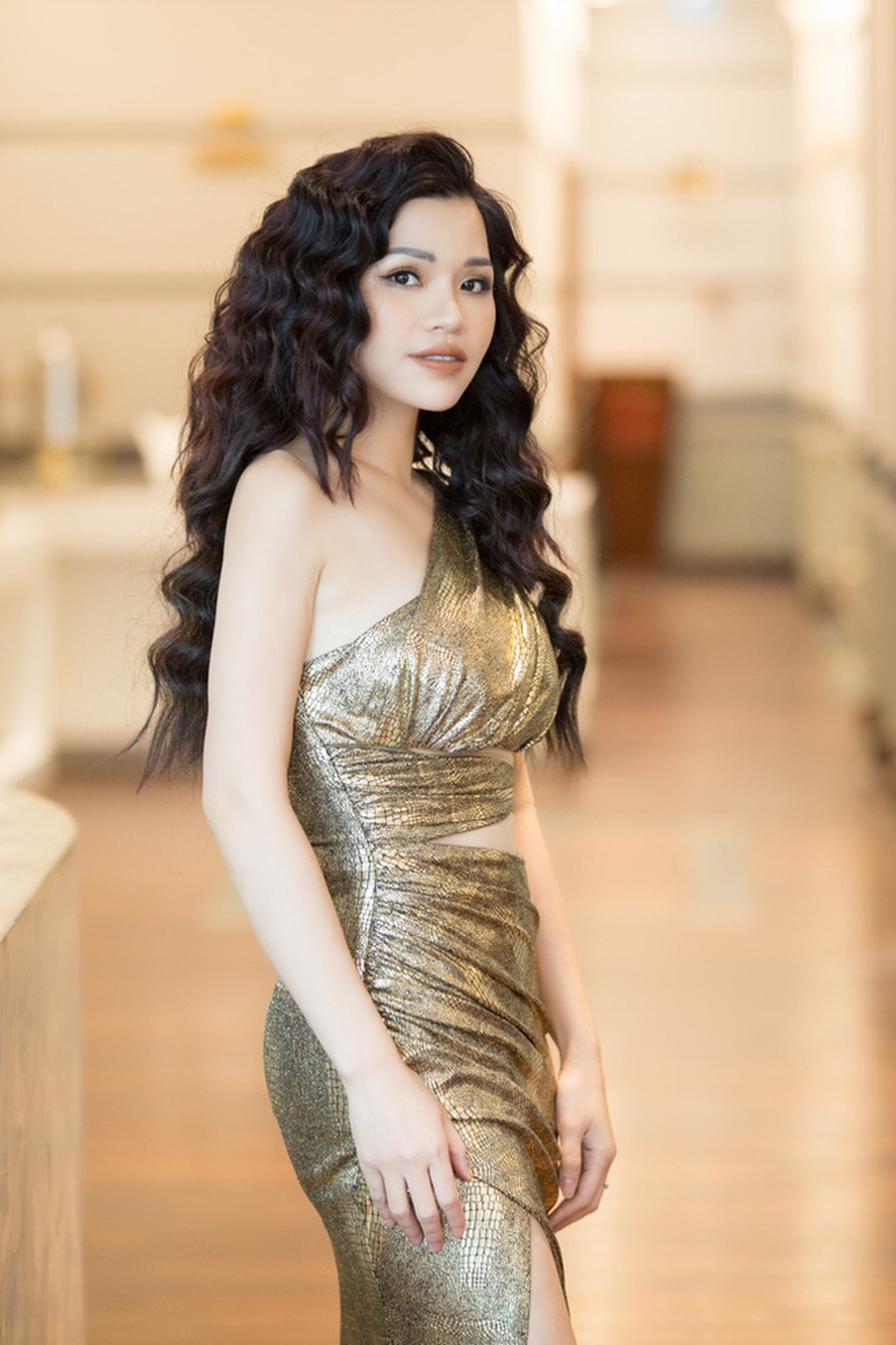 Hiền Nguyễn ra mắt MV khuyên giới trẻ tận hưởng thanh xuân tươi đẹp - 1 Hiền Nguyễn ra mắt MV khuyên giới trẻ tận hưởng thanh xuân tươi đẹp - 1