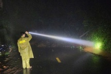 Ô tô mắc kẹt hàng dài trên đèo nối Đà Lạt - TPHCM do sạt lở