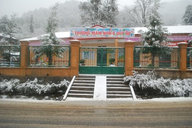 Lào Cai: Nâng chiều cao trường học, dành đất làm sân chơi cho học sinh