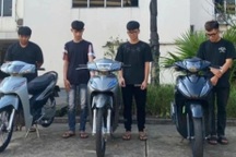 Bắt nhóm thanh niên đi xe máy "bốc đầu", khoe chiến tích trên mạng
