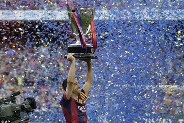 Xavi rơi lệ nói lời chia tay Barcelona