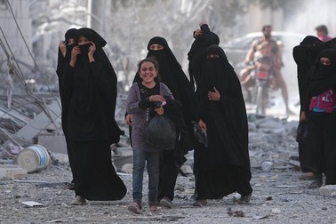 Thành phố Syria vỡ òa trong hạnh phúc sau khi được giải thoát khỏi IS