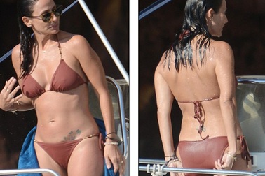 41 tuổi, Natalie Imbruglia vẫn "hừng hực" và cuốn hút