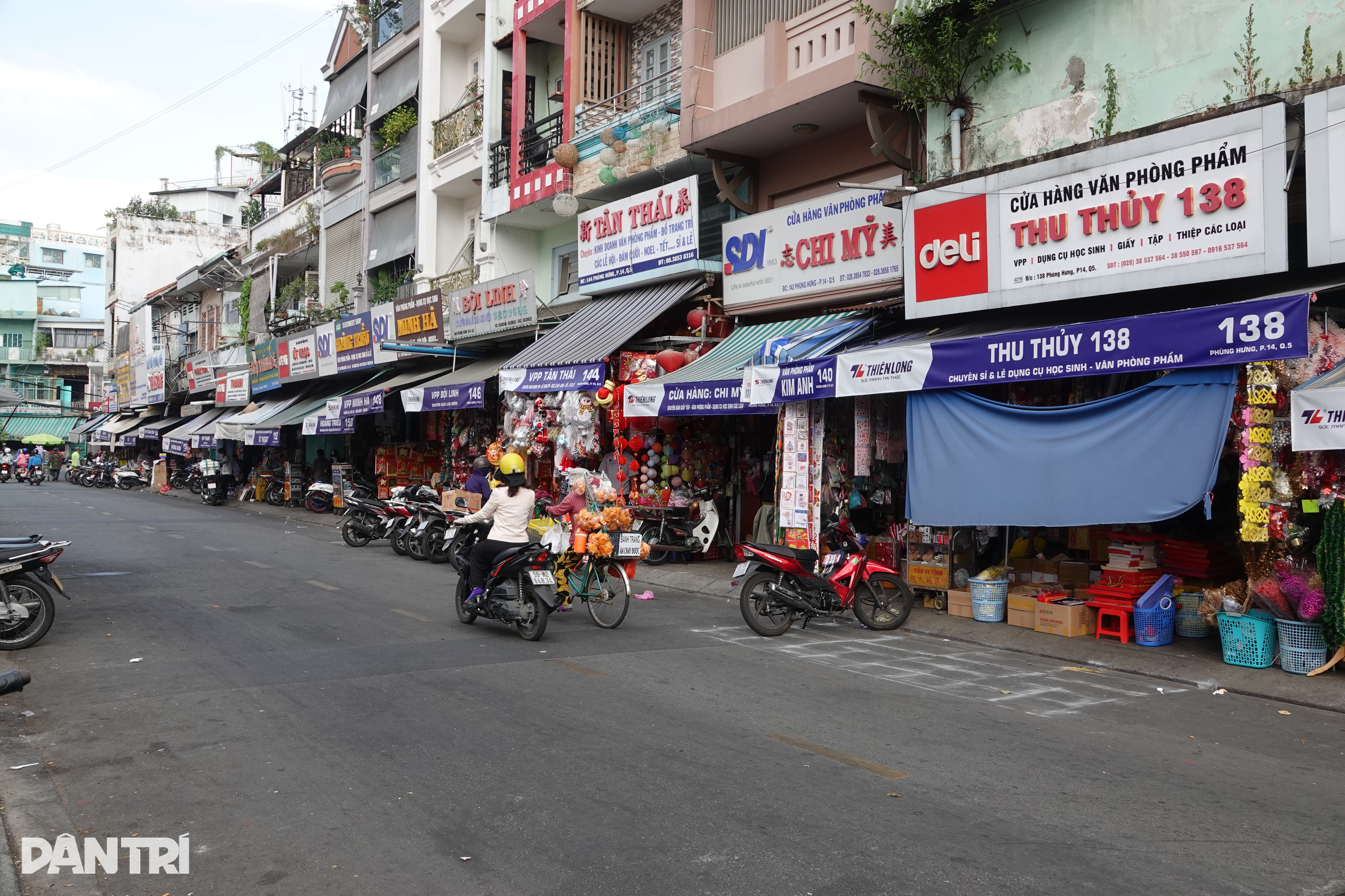 ៤០ឆ្នាំនៃការលក់ក្រដាស និងប៊ិចមិនដែលលក់ដាច់ដូចឆ្នាំនេះ - ៥ 40 năm bán giấy, bút, chưa khi nào ế như năm nay - 5