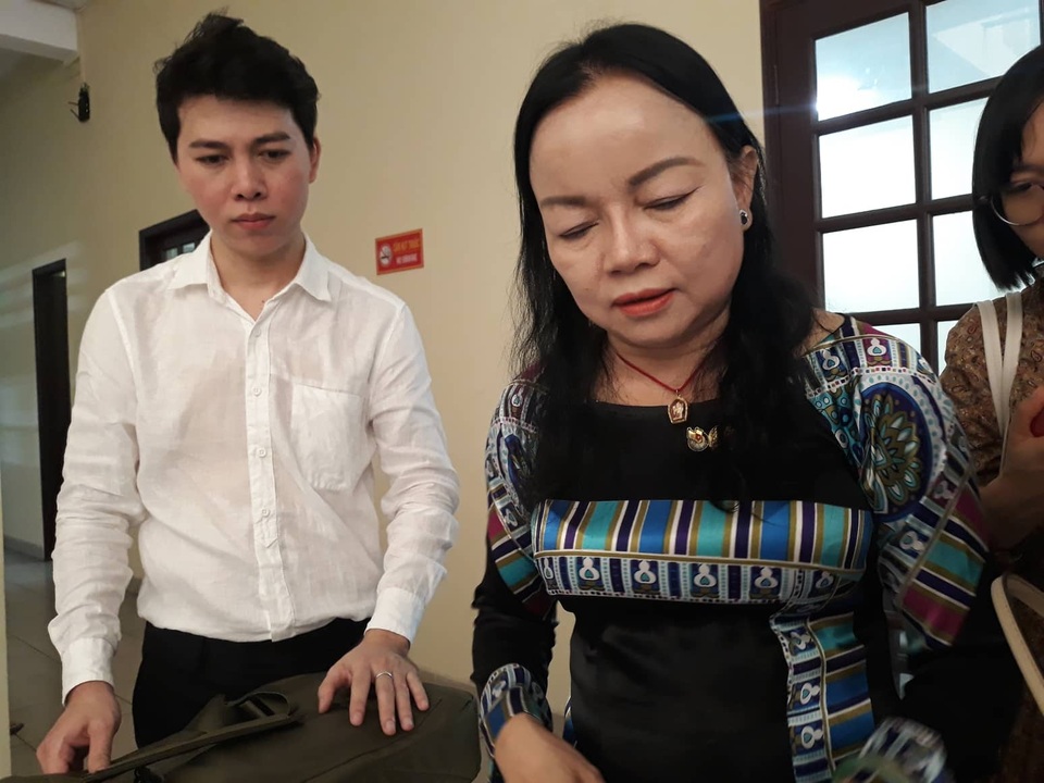 Hoãn xét xử vụ ca sĩ Đàm Vĩnh Hưng bị kiện - 2 Hoãn xét xử vụ ca sĩ Đàm Vĩnh Hưng bị kiện - 2
