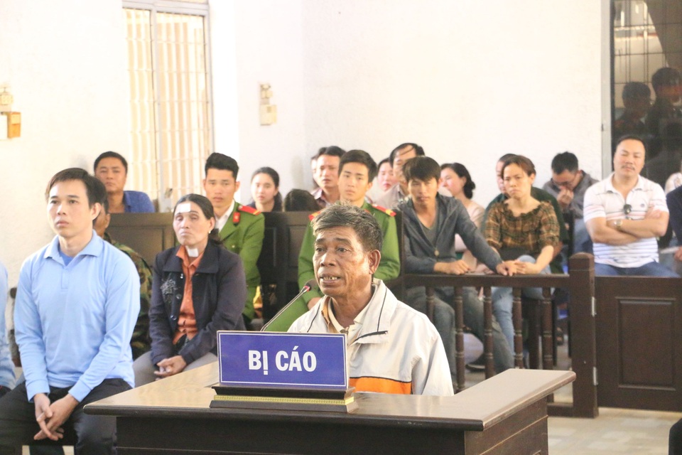 Trục lợi từ dự án nghìn tỷ, cán bộ xã nghèo lĩnh 39 năm tù - 2 Trục lợi từ dự án nghìn tỷ, cán bộ xã nghèo lĩnh 39 năm tù - 2