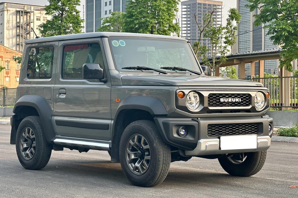 Suzuki Jimny siêu lướt lên sàn xe cũ, giá sang nhượng đắt hơn xe mua mới - 1