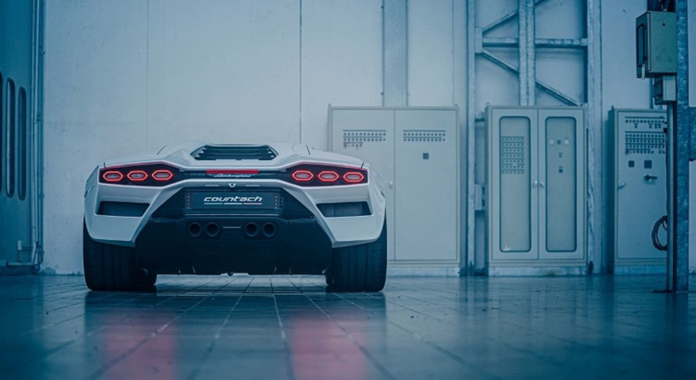 Khám phá Lamborghini Countach LP 800-4: Huyền thoại thập niên 70 tái sinh - 5 Khám phá Lamborghini Countach LP 800-4: Huyền thoại thập niên 70 tái sinh - 5
