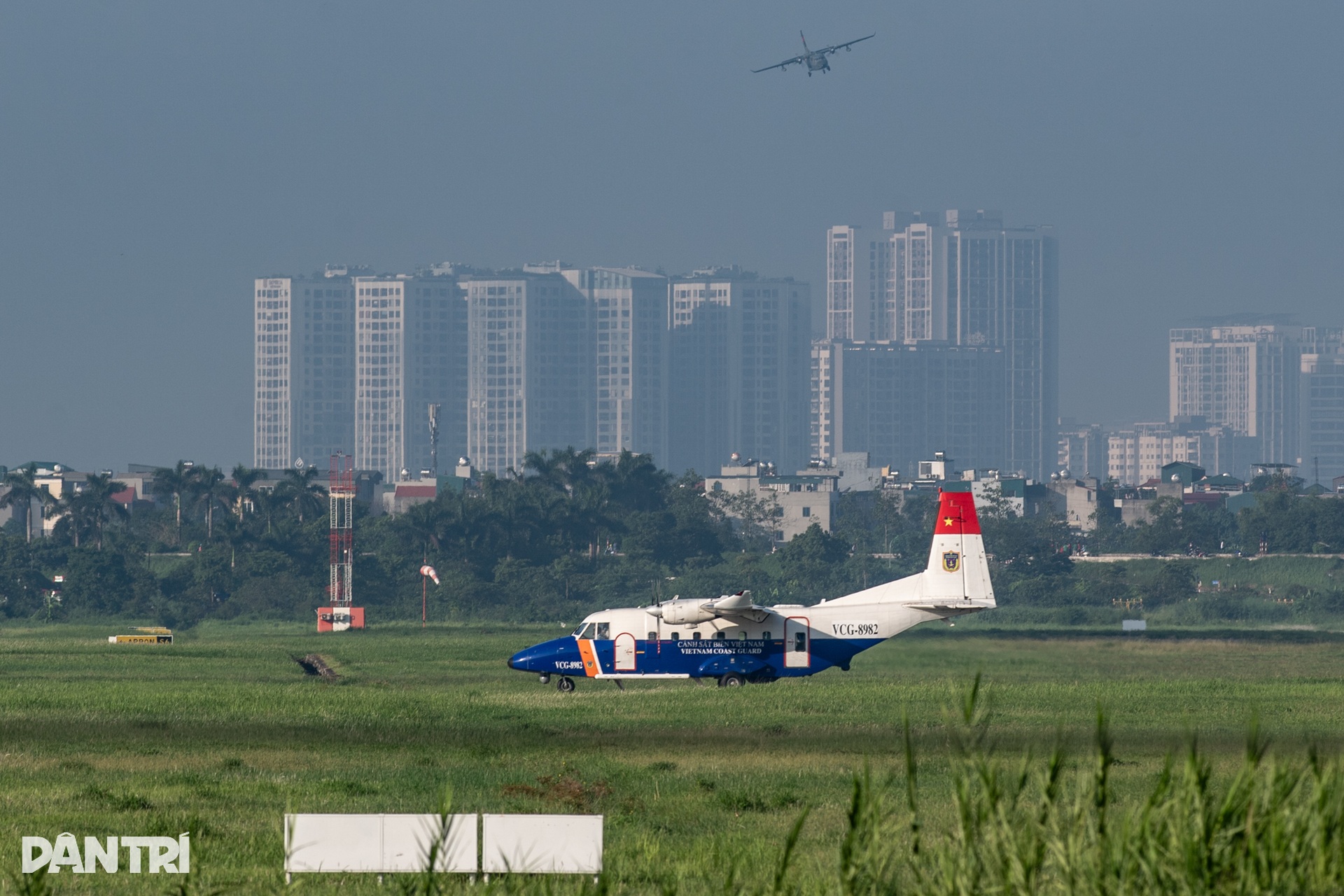 Casa C-295 khoác áo mới, hợp biên 4 máy bay vận tải trên bầu trời Hà Nội - 17