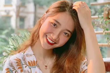 Cô giáo dạy Văn tương lai được dân mạng rần rần hỏi thăm vì xinh xắn