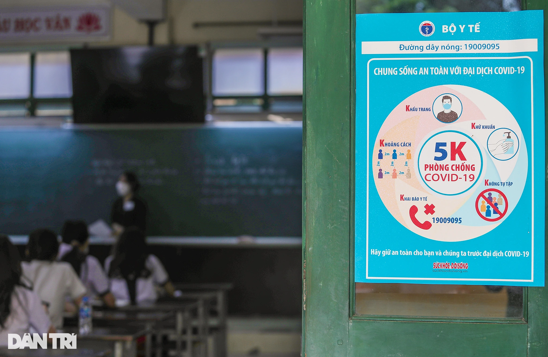 Sĩ tử TPHCM xếp hàng dài chờ làm thủ tục vào kỳ thi lớp 10 năm 2022 - 8 Sĩ tử TPHCM xếp hàng dài chờ làm thủ tục vào kỳ thi lớp 10 năm 2022 - 8