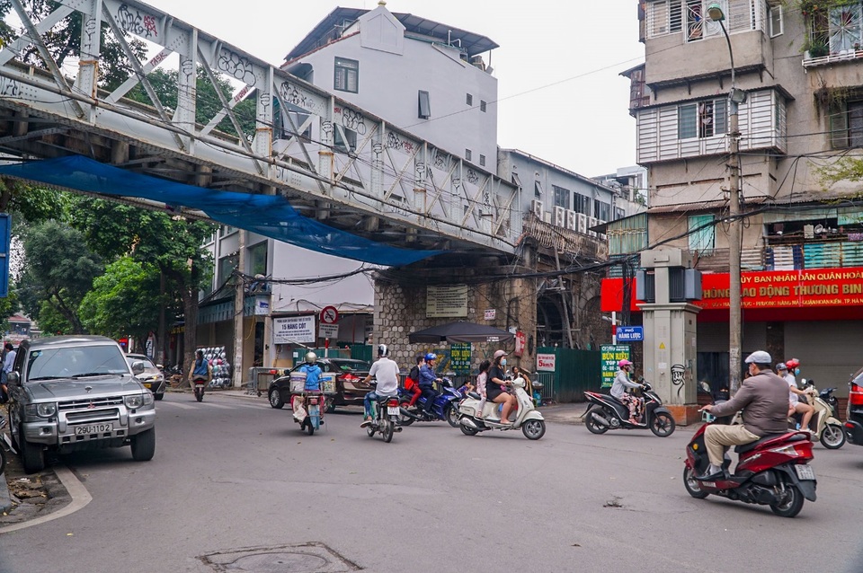 Thêm một vòm cầu trăm tuổi phố Phùng Hưng được đục thông - 1 Thêm một vòm cầu trăm tuổi phố Phùng Hưng được đục thông - 1