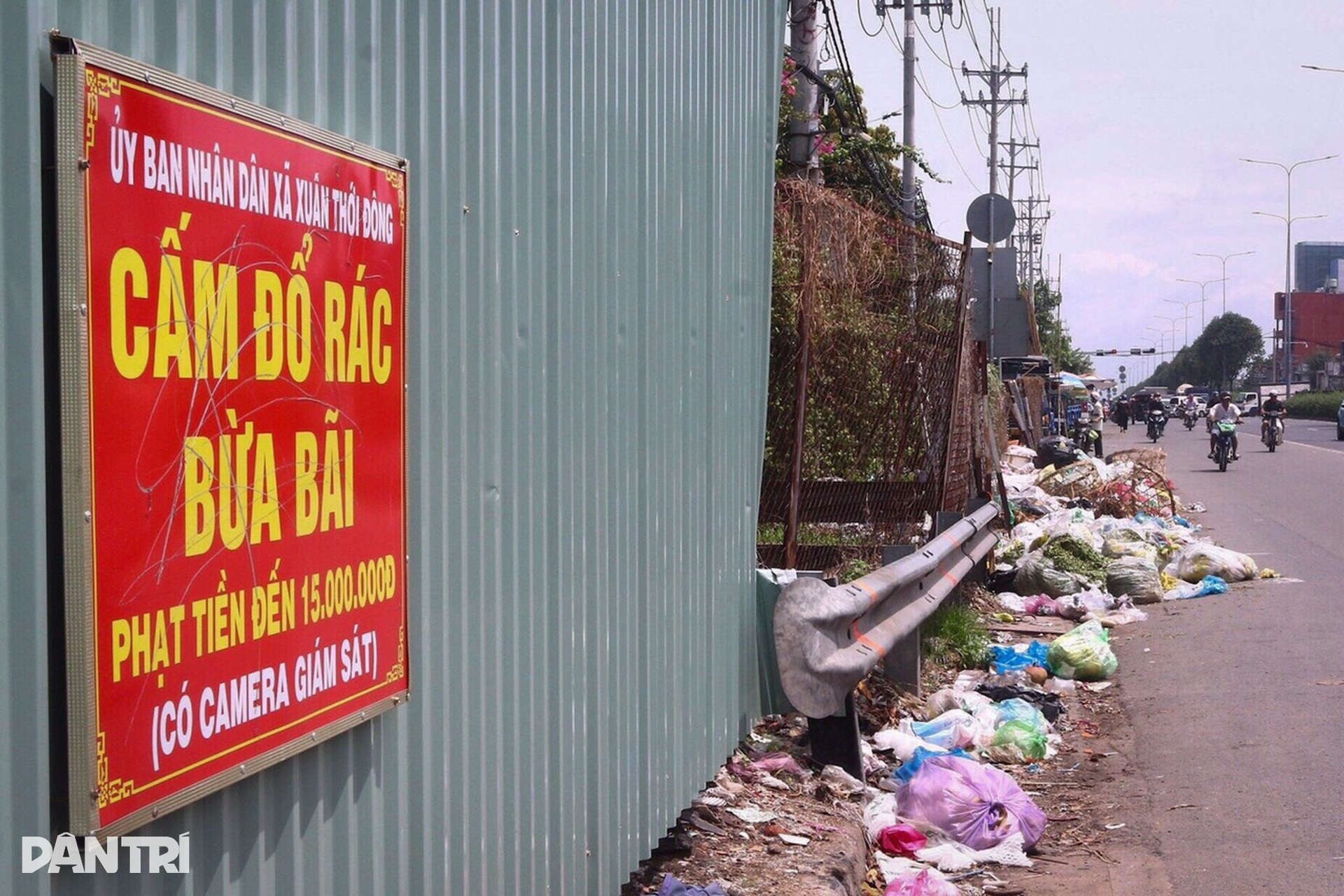 Rác thải tràn lan trên nhiều tuyến đường ở TPHCM - 11 Rác thải tràn lan trên nhiều tuyến đường ở TPHCM - 11