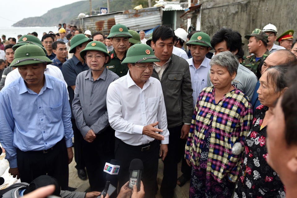 Tiếc thương người luôn đi đầu trong công tác tìm kiếm cứu nạn - 4 Tiếc thương người luôn đi đầu trong công tác tìm kiếm cứu nạn - 4