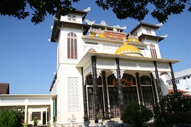 Tiếng chuông chùa Việt trên đất triệu voi 