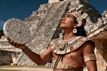 Bí mật Lịch Maya: Đôi mắt vượt qua đài quan sát và sức mạnh từ nghi lễ máu