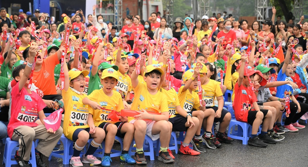 Kun Marathon Hà Nội 2022: 2.000 em nhỏ chinh phục đường chạy - 5 Kun Marathon Hà Nội 2022: 2.000 em nhỏ chinh phục đường chạy - 5