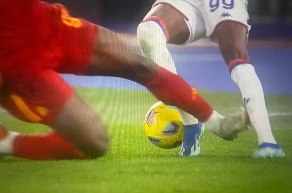 Lukaku ghi bàn và nhận thẻ đỏ dại dột, HLV Mourinho nở nụ cười bí ẩn - 2 Lukaku ghi bàn và nhận thẻ đỏ dại dột, HLV Mourinho nở nụ cười bí ẩn - 2