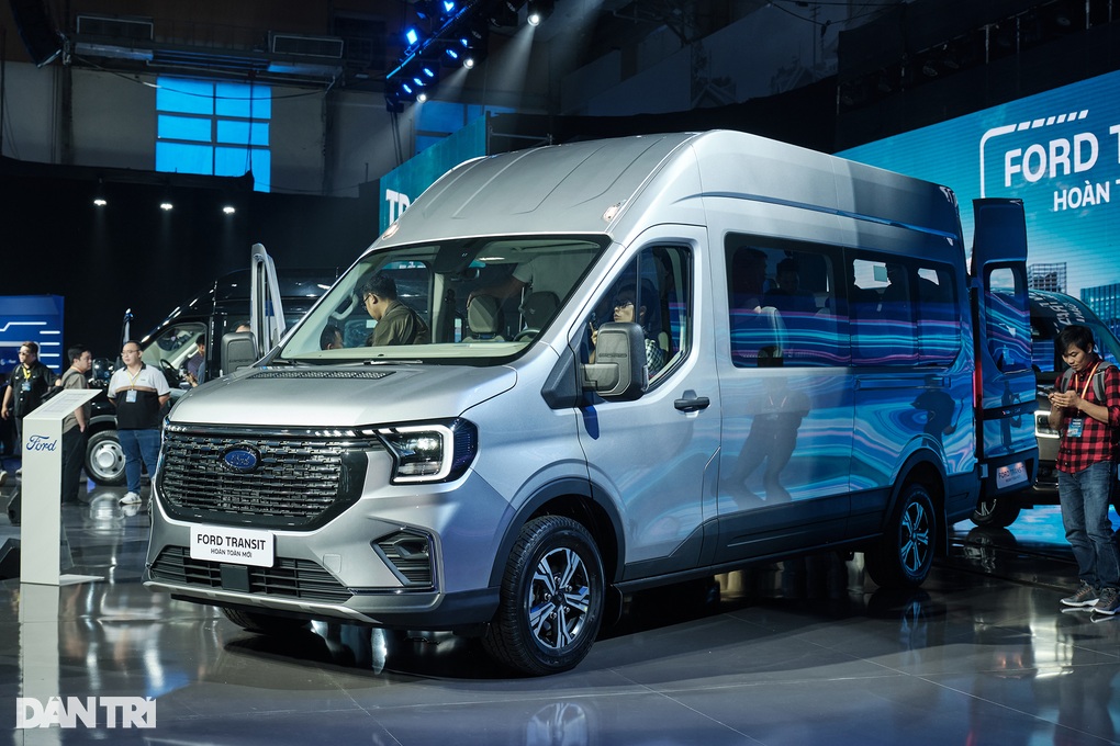 Tăng giá tới 240 triệu đồng so với đời cũ, Ford Transit 2024 có nâng cấp gì - 1