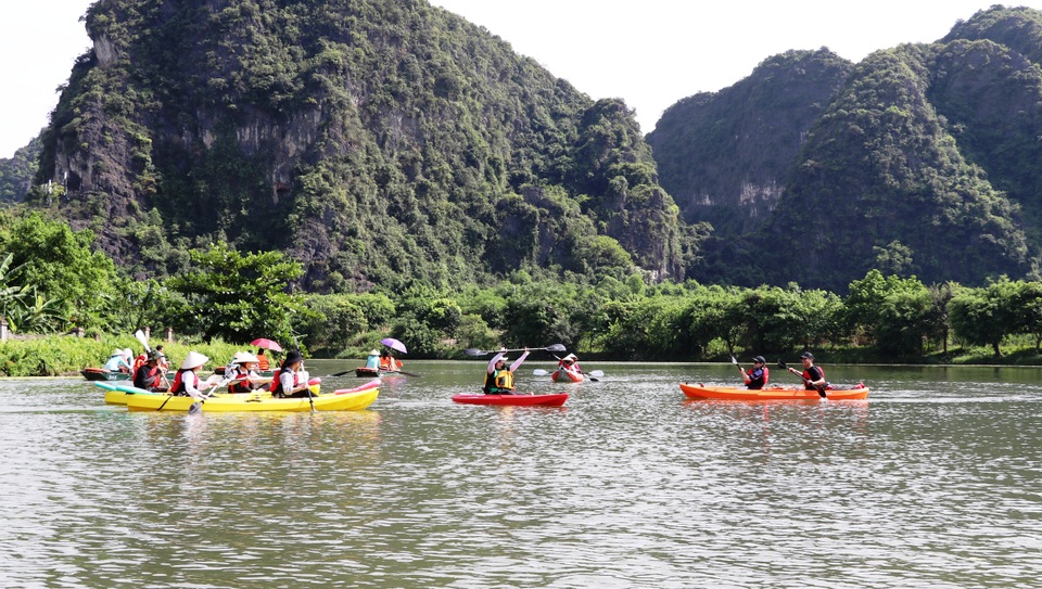 Chèo thuyền kayak khám phá di sản thế giới Tràng An - 5 Chèo thuyền kayak khám phá di sản thế giới Tràng An - 5
