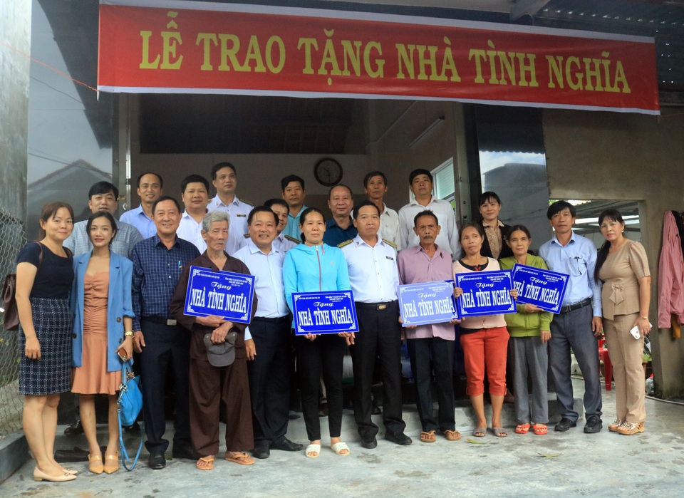 Phú Yên: Xóa gần 10.000 nhà tạm cho người nghèo - 1 Phú Yên: Xóa gần 10.000 nhà tạm cho người nghèo - 1