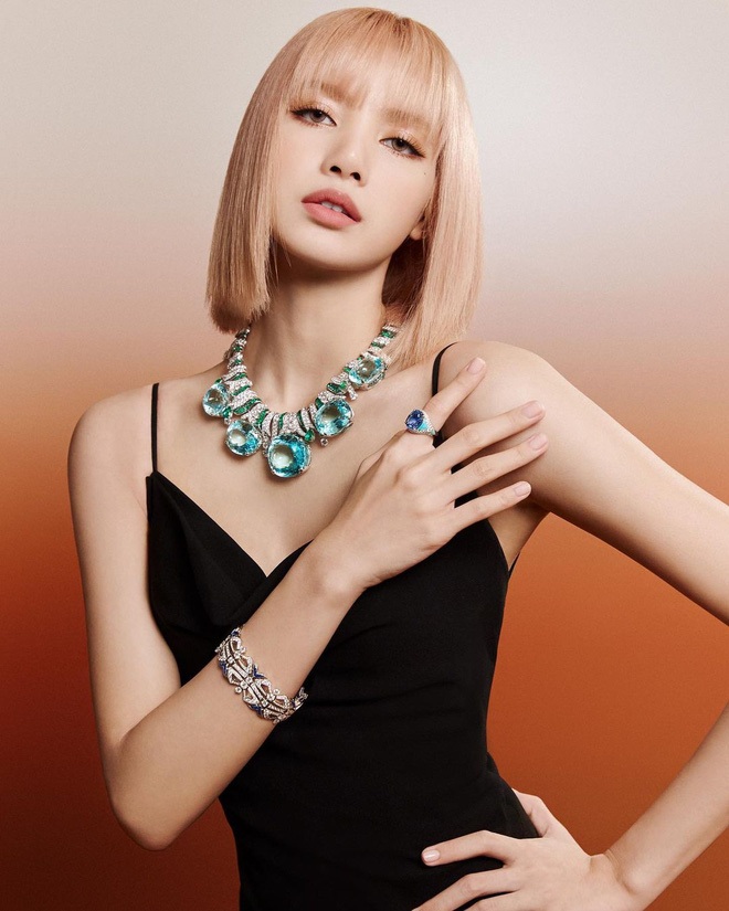 Mê mẩn dáng vóc của nữ thần tượng được khen đẹp như búp bê sống - 2 Mê mẩn dáng vóc của nữ thần tượng được khen đẹp như búp bê sống - 2