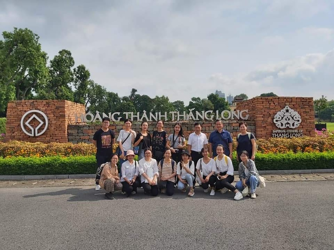 Nhóm sinh viên đoạt giải nhất về phát triển du lịch Hoàng thành Thăng Long - 2 Nhóm sinh viên đoạt giải nhất về phát triển du lịch Hoàng thành Thăng Long - 2