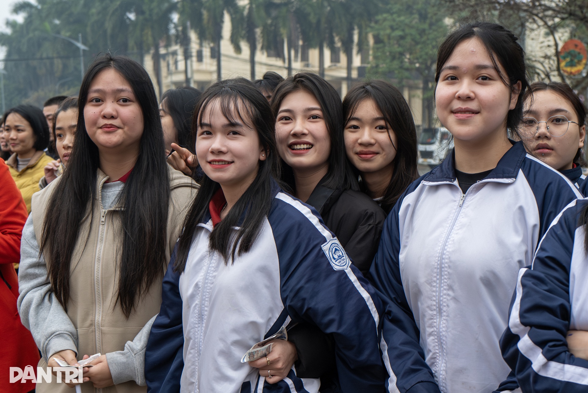 Độc đáo tục lệ chui qua kiệu Mẫu ở lễ hội TP Tuyên Quang - 9