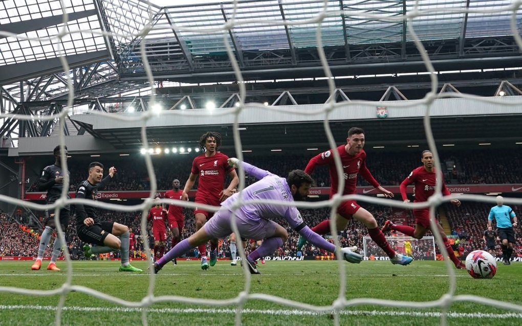Dẫn trước 2 bàn, Arsenal vất vả cầm hòa Liverpool - 3 Dẫn trước 2 bàn, Arsenal vất vả cầm hòa Liverpool - 3