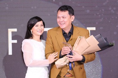 NSƯT Hữu Châu nhận giải “Quý ông biểu tượng của năm”