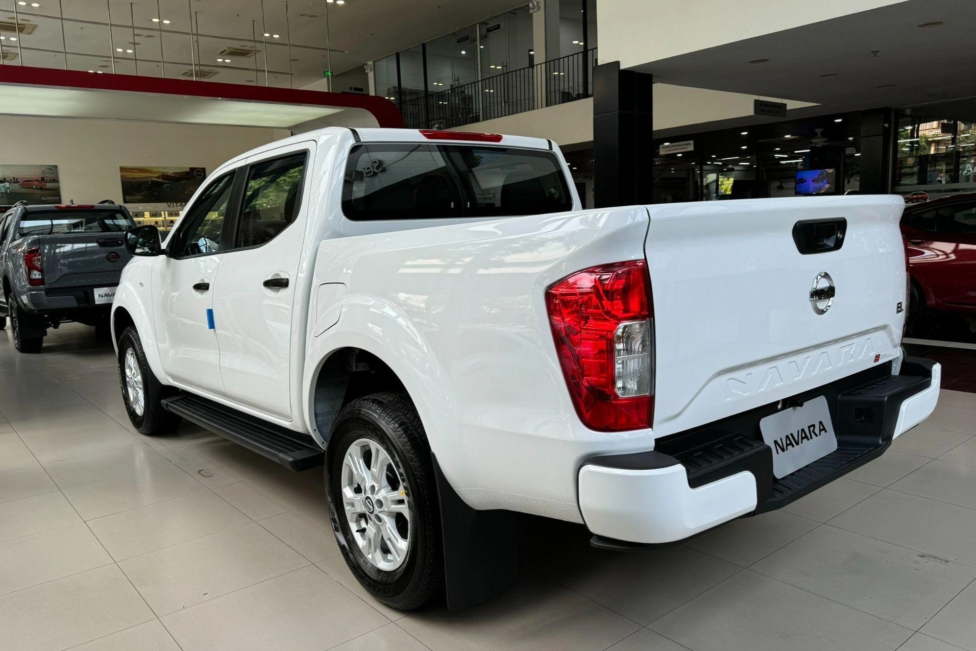 View - Nissan Navara bản mới về đại lý - Thêm lựa chọn với giá "mềm" hơn Ranger | Báo Dân trí