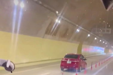 Xử lý tài xế đi ô tô ngược chiều trong hầm cao tốc Thần Vũ