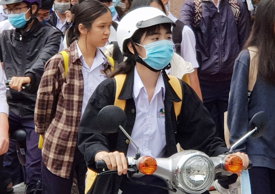Khánh Hòa vắng hơn 1.000 HS trong buổi học đầu tiên sau đợt nghỉ tránh dịch - 2 Khánh Hòa vắng hơn 1.000 HS trong buổi học đầu tiên sau đợt nghỉ tránh dịch - 2
