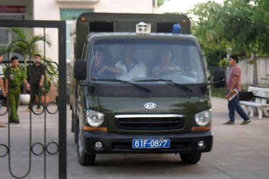 Bắt khẩn cấp hung thủ “lột đồ đánh ghen” dã man phụ nữ