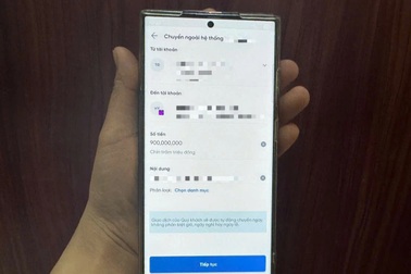 Lơ đễnh chuyển nhầm gần 1 tỷ đồng cho người lạ