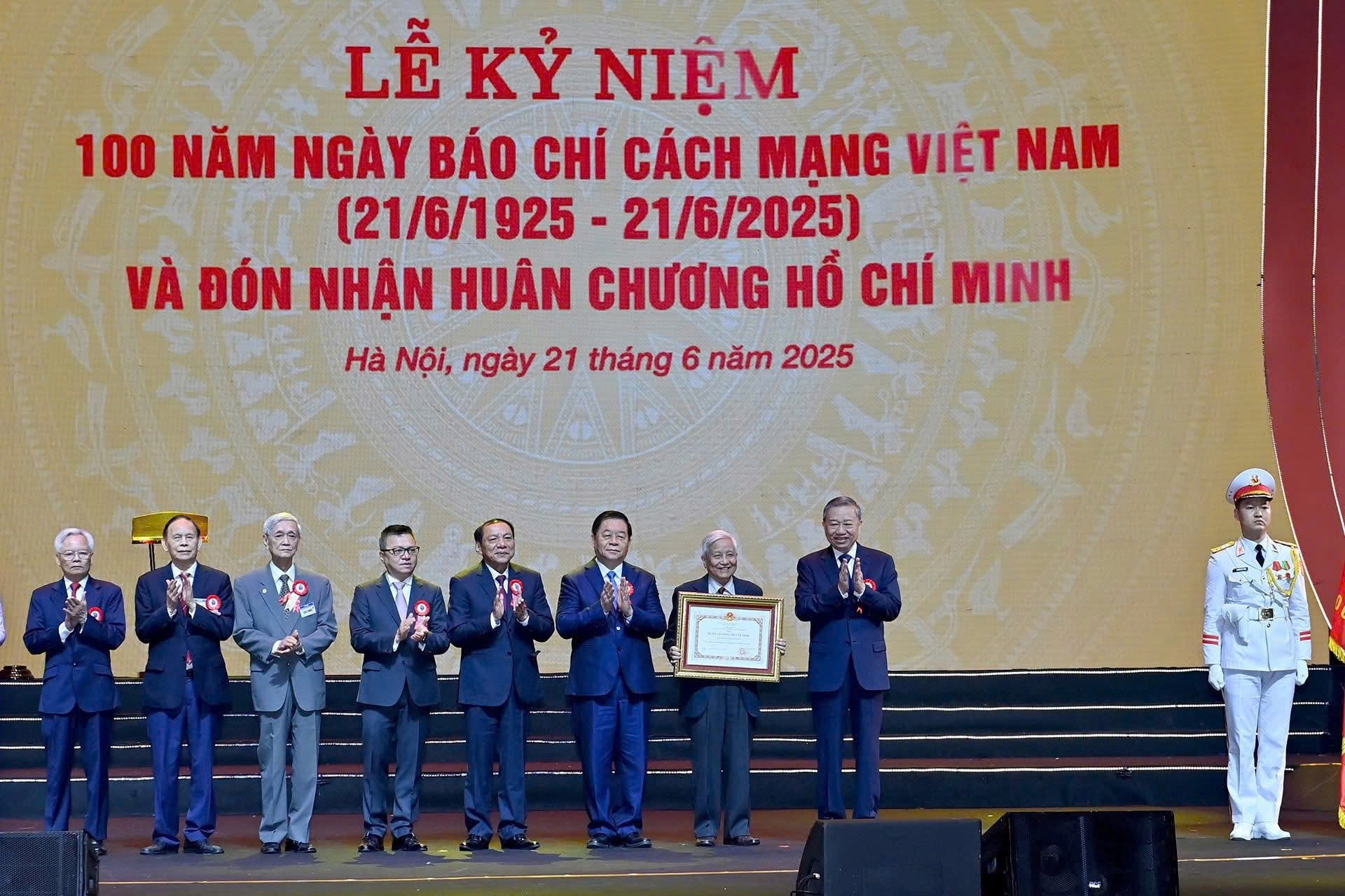 Tổng Bí thư Tô Lâm: Người làm báo hòa chung hơi thở, nhịp sống của nhân dân - 3 Tổng Bí thư Tô Lâm: Người làm báo hòa chung hơi thở, nhịp sống của nhân dân - 3